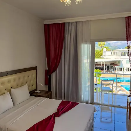 Hotel Rose Gardens *